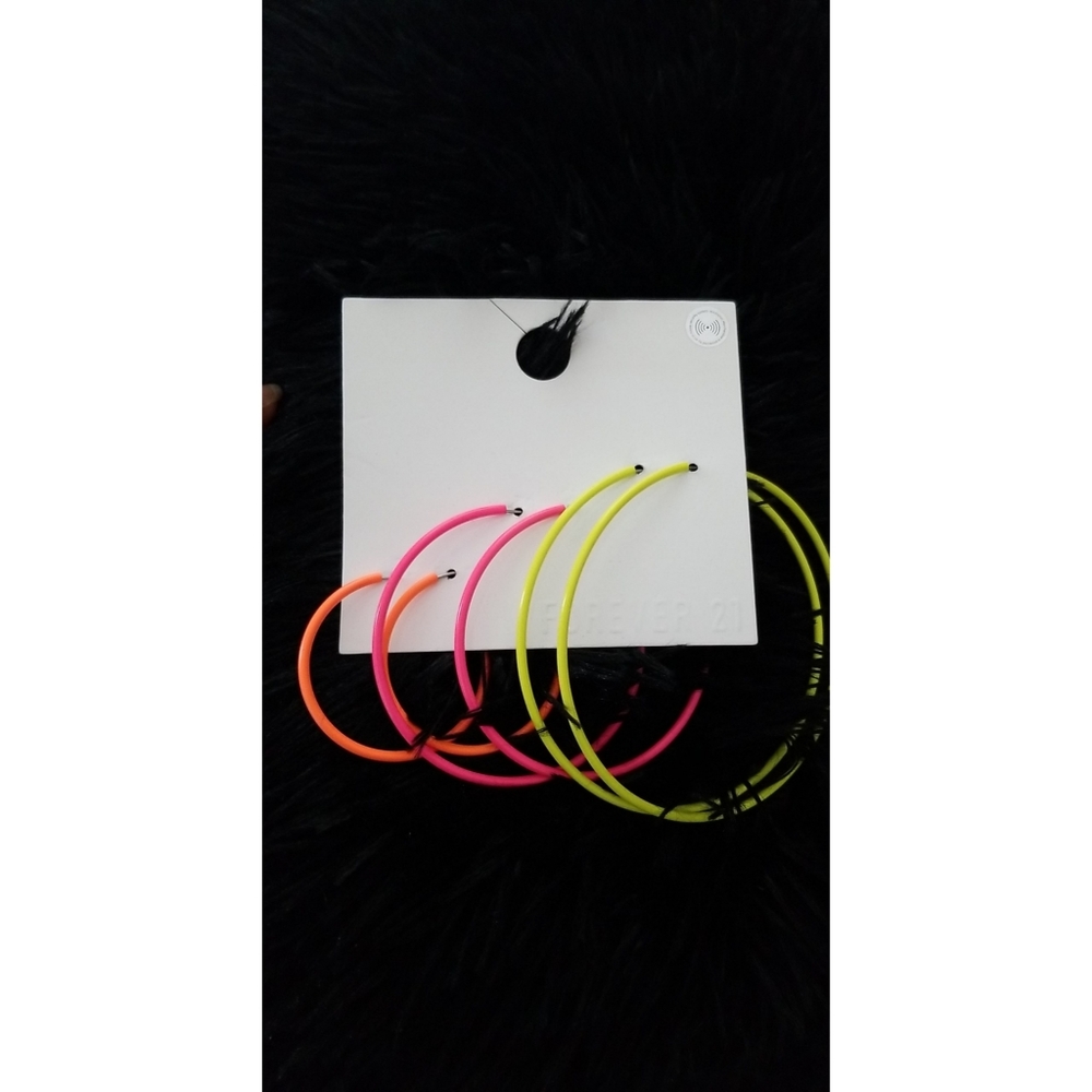 🆕️ NEW LISTING!! FOREVER 21 NEON HOOP SET